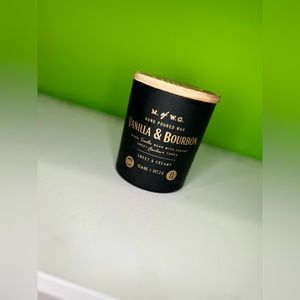 Large vanilla and bourbon scented candle